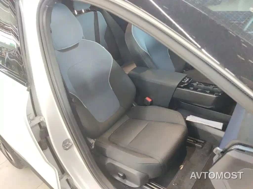 Volvo EX30 2025 RWD Long Range Plus — фото 19