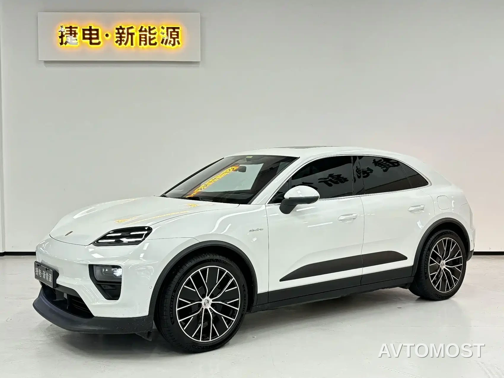 Porsche Macan EV 2024 Macan Long Range — фото 1