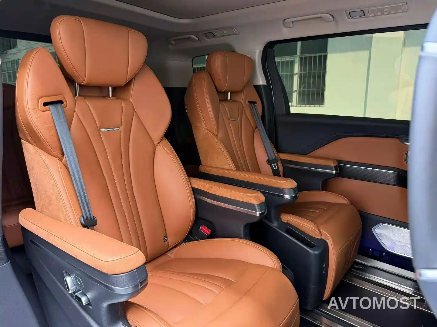Hongqi HQ9 PHEV 2024 Model 2.0T AWD Business Edition — фото 5