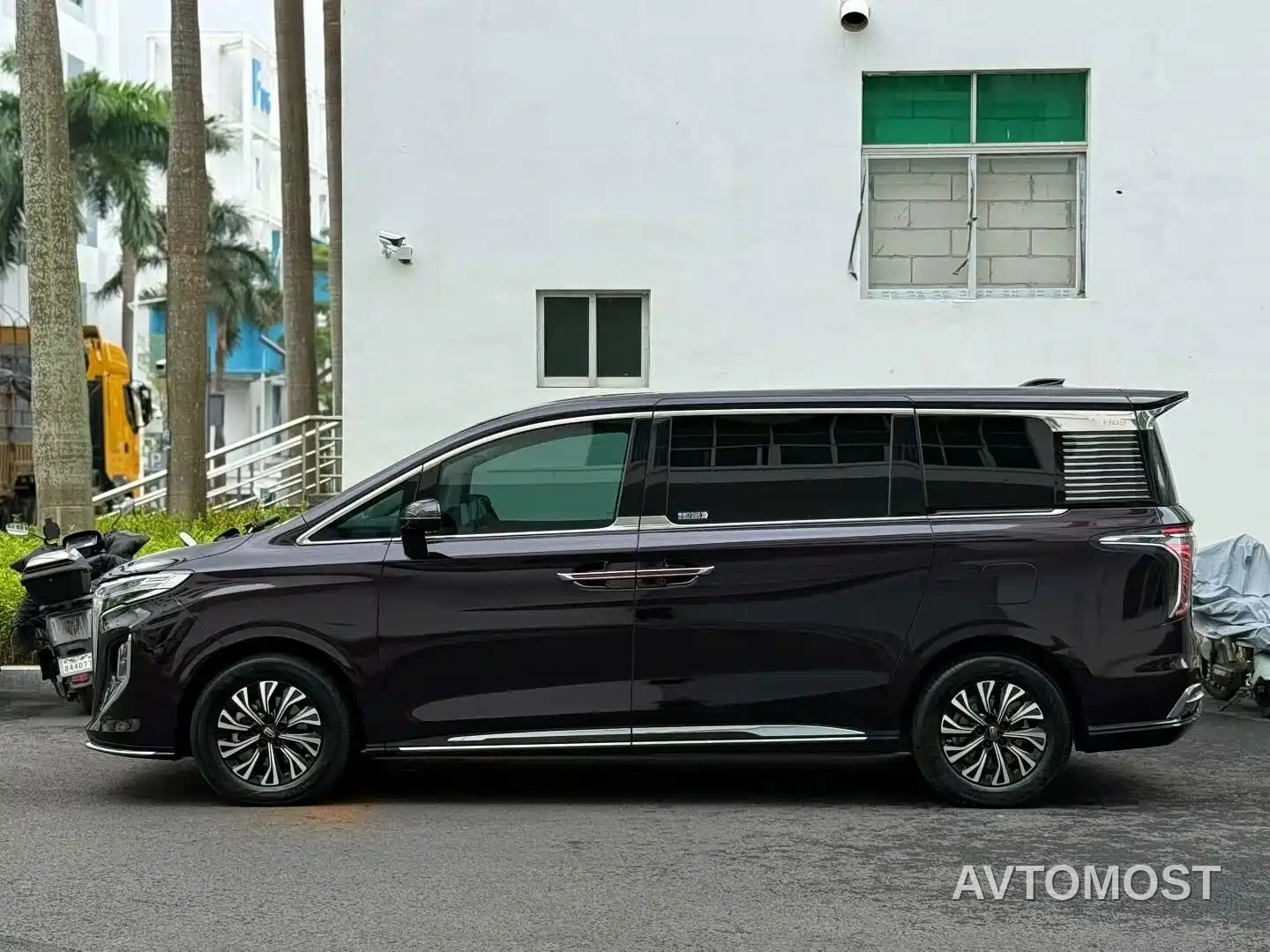 Hongqi HQ9 PHEV 2024 Model 2.0T AWD Business Edition — фото 8