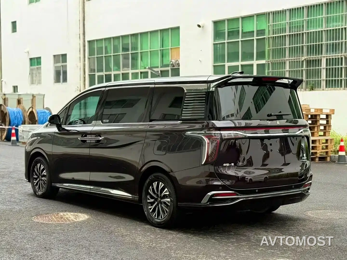 Hongqi HQ9 PHEV 2024 Model 2.0T AWD Business Edition — фото 9