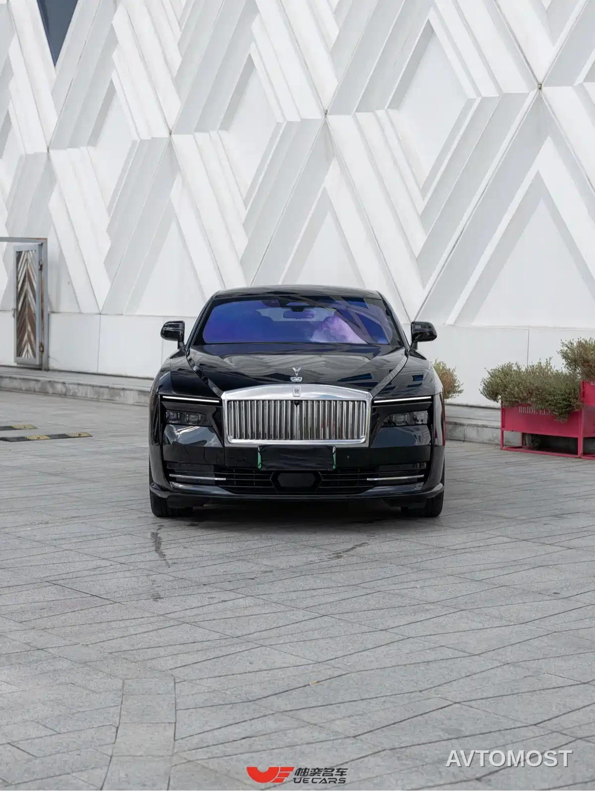 Rolls-Royce Spectre 2024 Standard Model — фото 2
