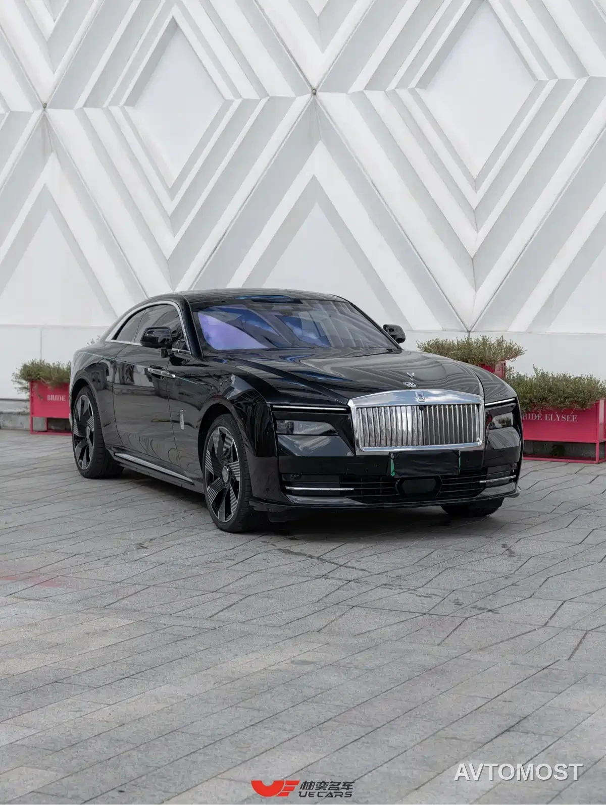 Rolls-Royce Spectre 2024 Standard Model — фото 3
