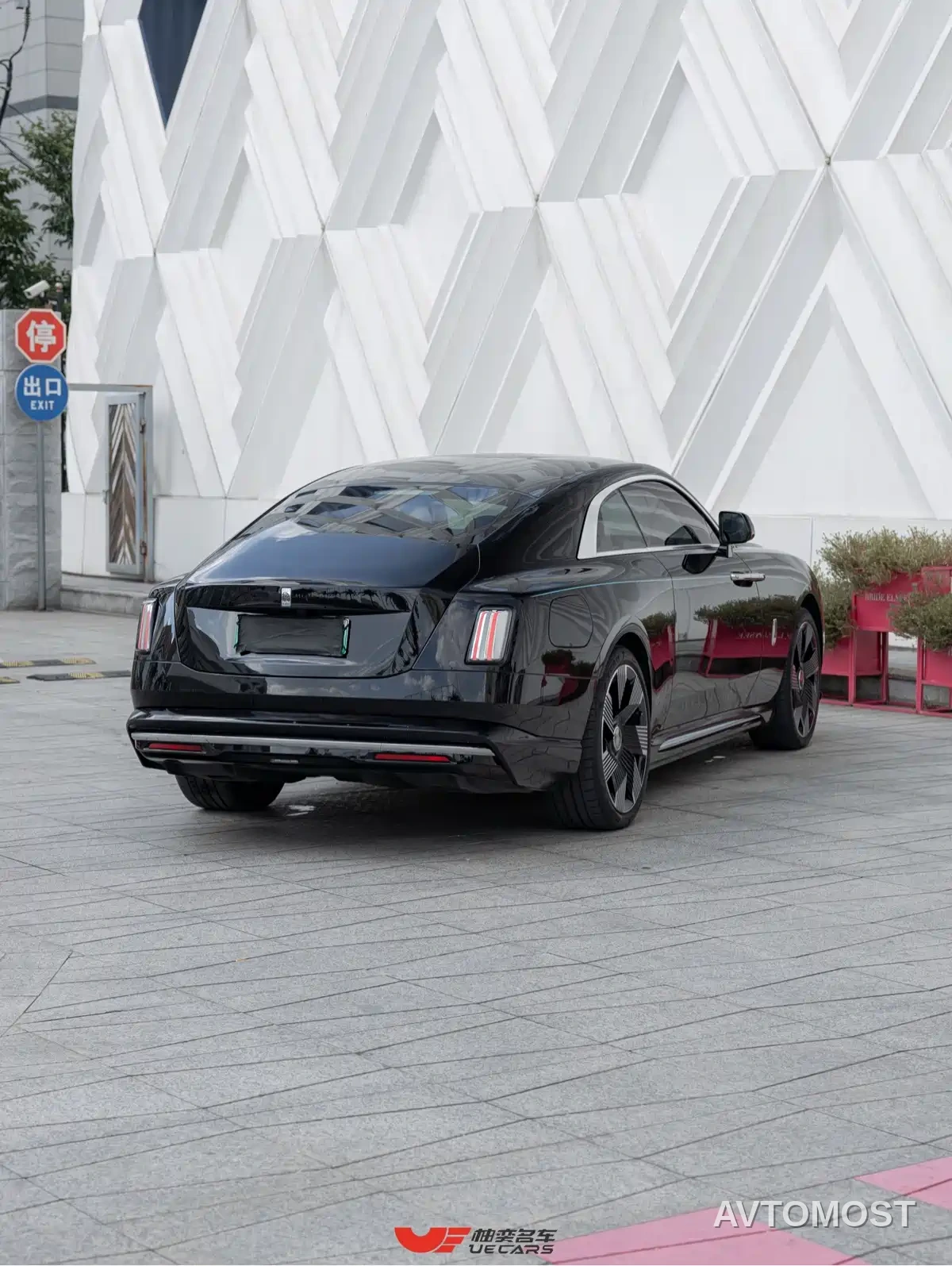 Rolls-Royce Spectre 2024 Standard Model — фото 4