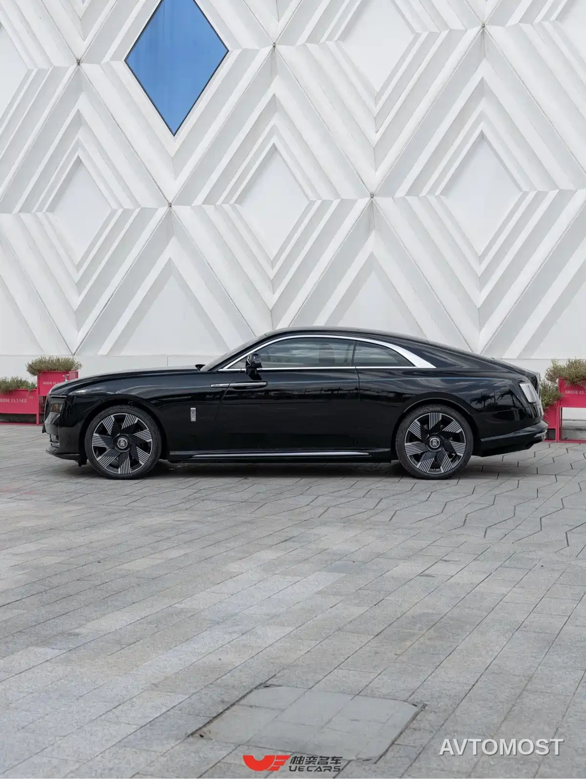 Rolls-Royce Spectre 2024 Standard Model — фото 7