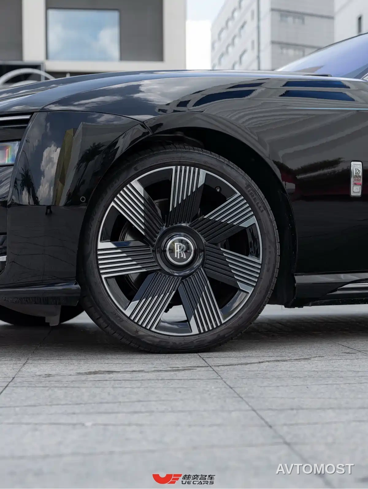 Rolls-Royce Spectre 2024 Standard Model — фото 8