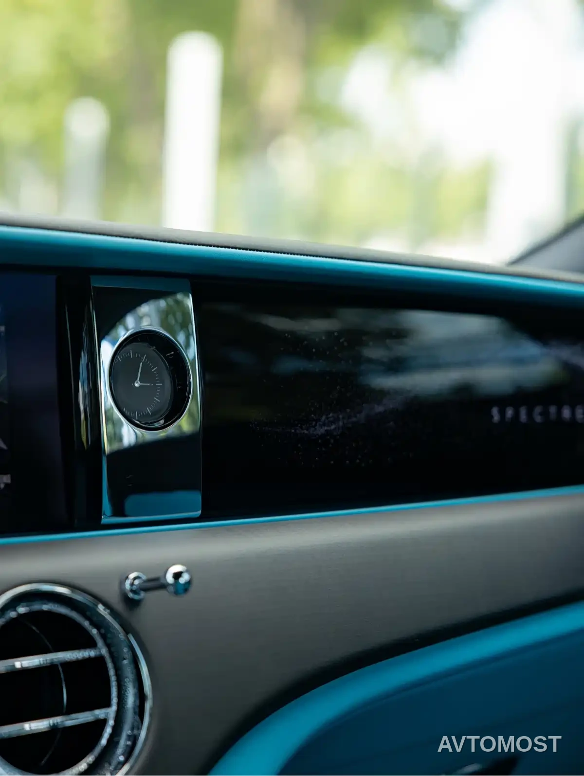 Rolls-Royce Spectre 2024 Standard Model — фото 15