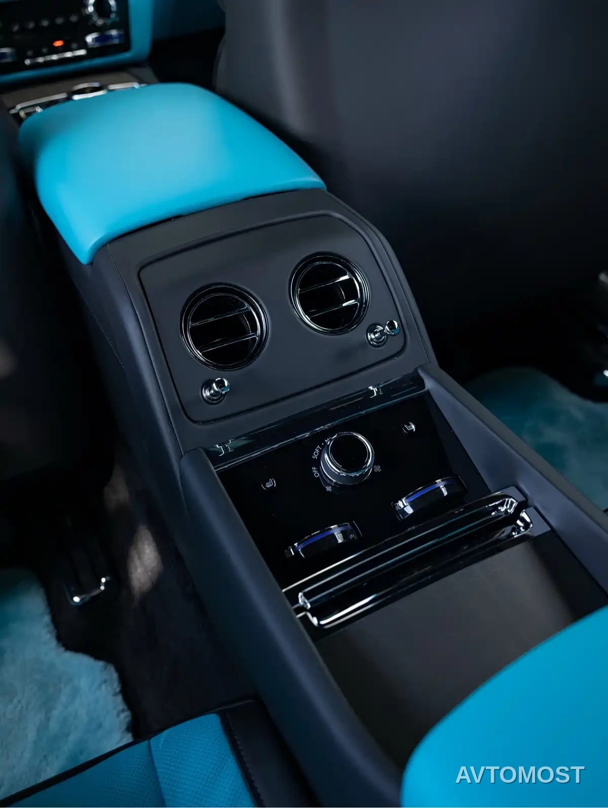 Rolls-Royce Spectre 2024 Standard Model — фото 25