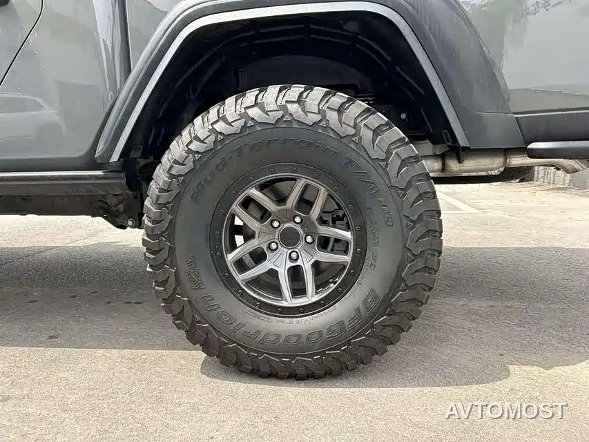 Jeep Gladiator 2022 3.6L Pioneer Edition — фото 10