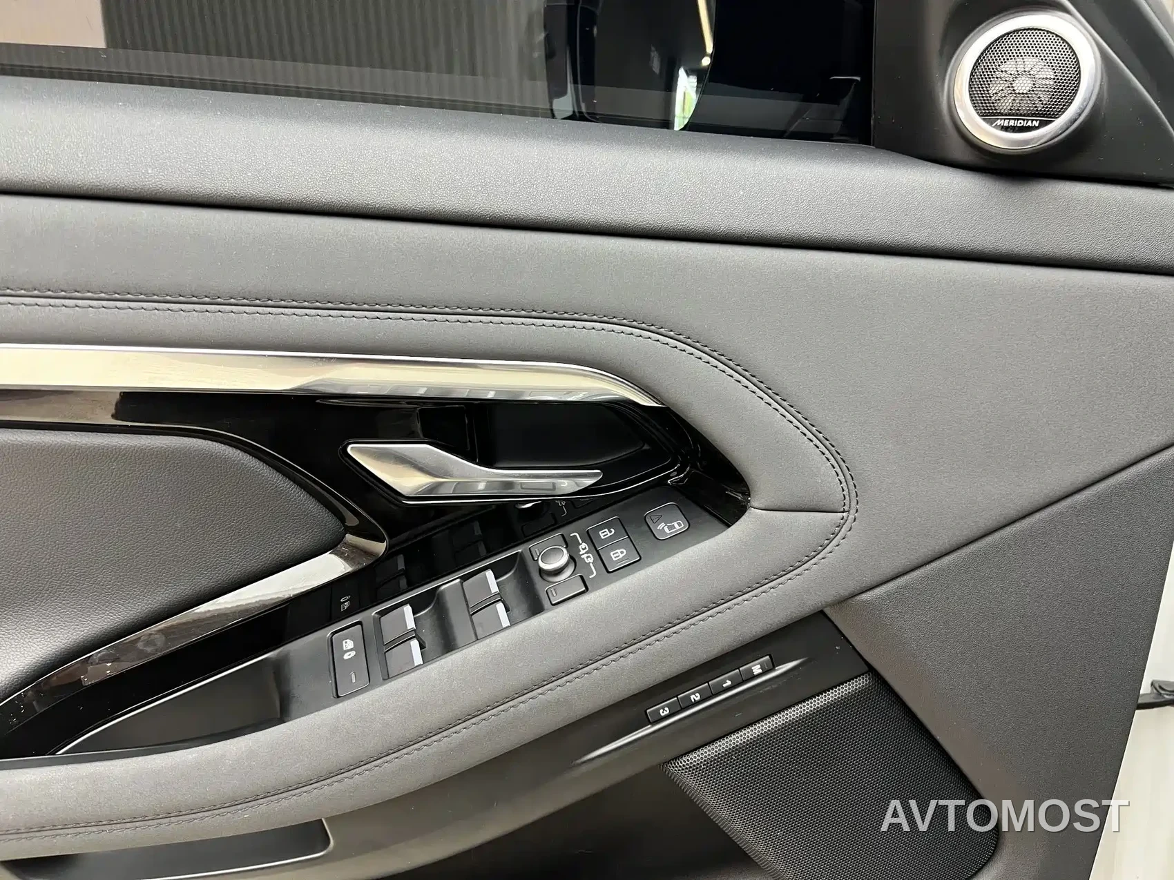 Land Rover Range Rover Evoque New Energy 2021 Range Rover Evoque L P300e Luxury — фото 4