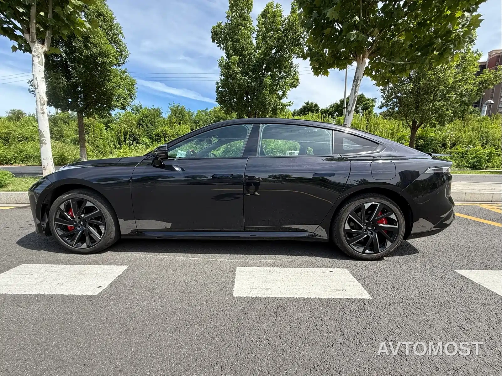 Dongfeng Yipai eπ007 2024 Model 200Pro Range Extender Version — фото 10