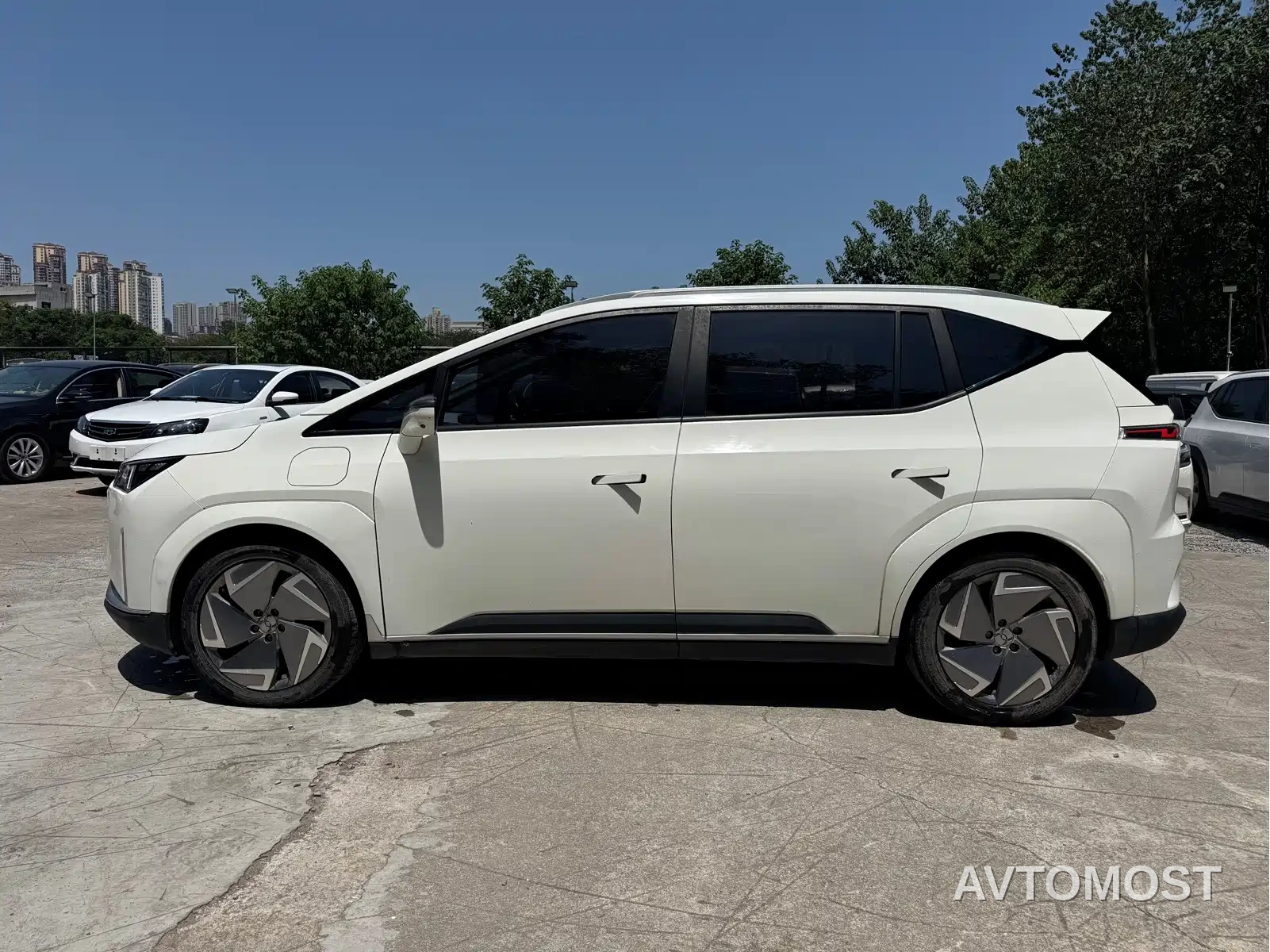 Hycan Z03 2022 510km Trendy Cool Edition 160kW 61.13kWh — фото 6