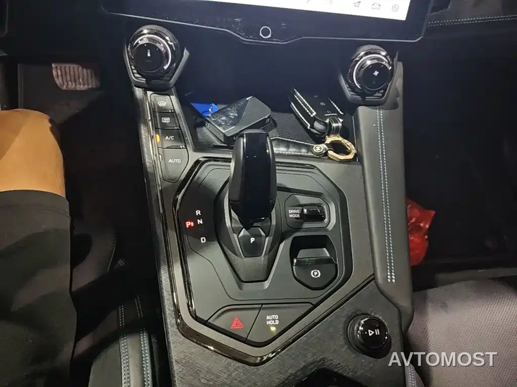 Lynk & Co 05 EM-P 2021 1.5TD PHEV HALO — фото 13