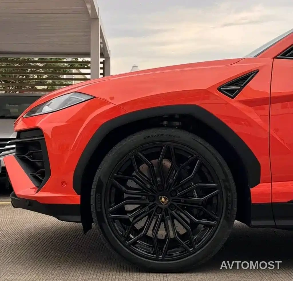 Lamborghini Urus SE 2025 4.0T Standard Edition — фото 4