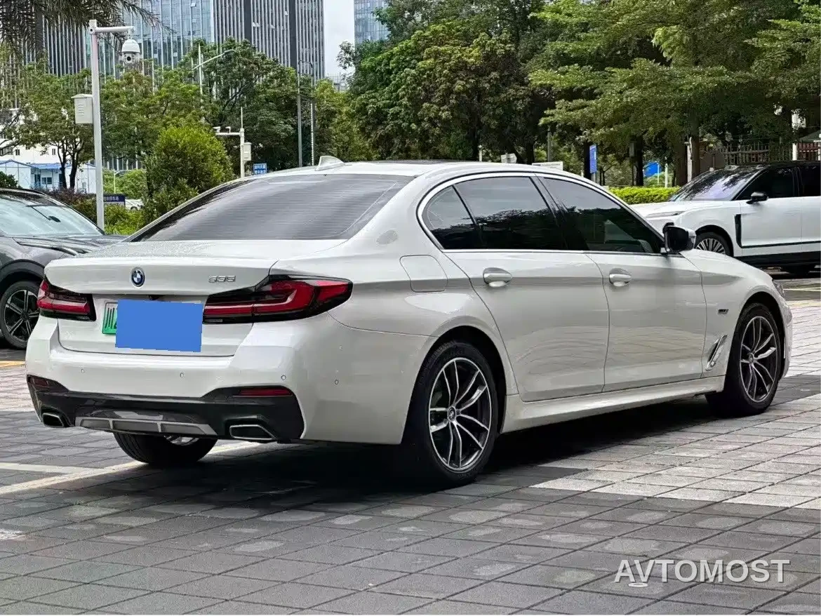 BMW 5 Series New Energy 2022 535Le M Sport Package — фото 3