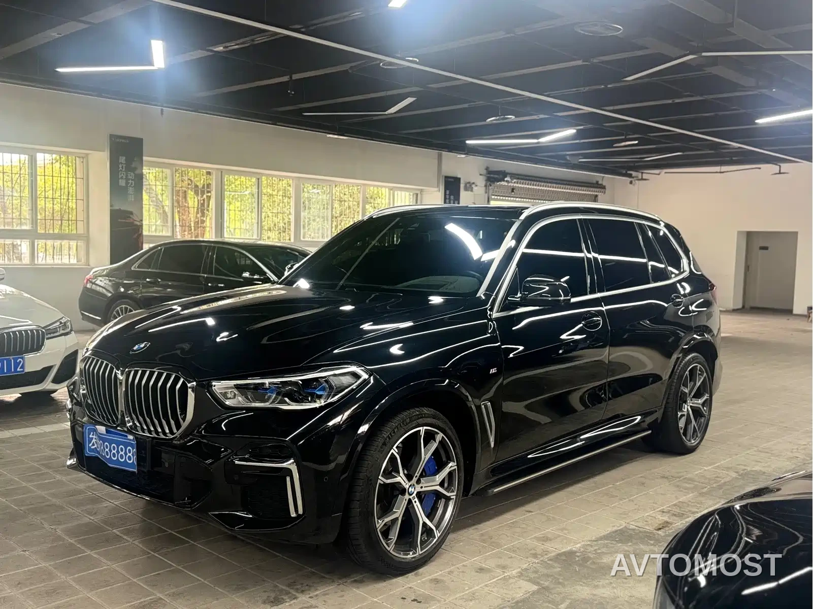 BMW X5 2023 xDrive 40Li M Sport Package — фото 1
