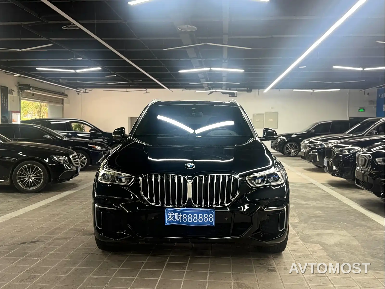 BMW X5 2023 xDrive 40Li M Sport Package — фото 2