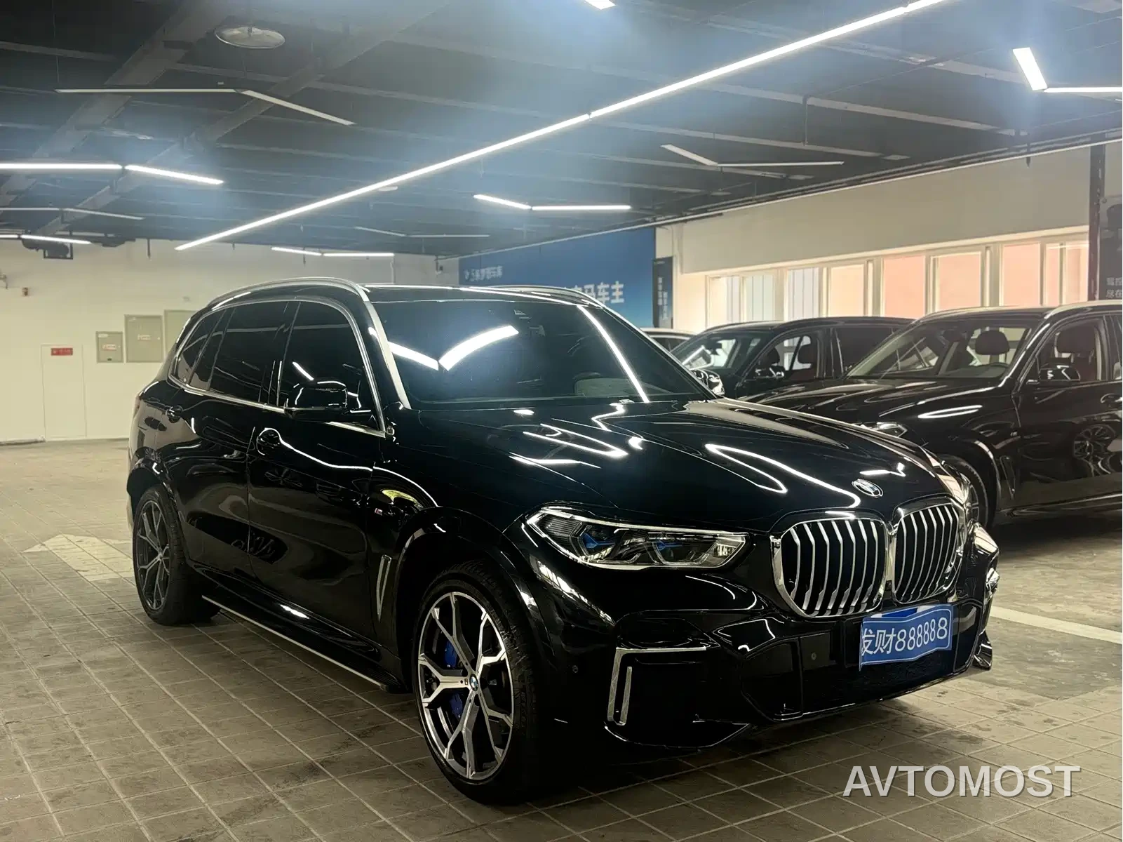 BMW X5 2023 xDrive 40Li M Sport Package — фото 3