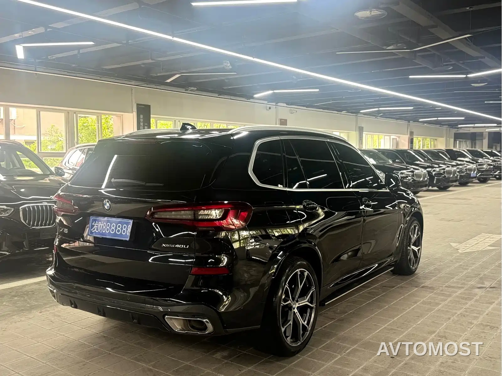 BMW X5 2023 xDrive 40Li M Sport Package — фото 4