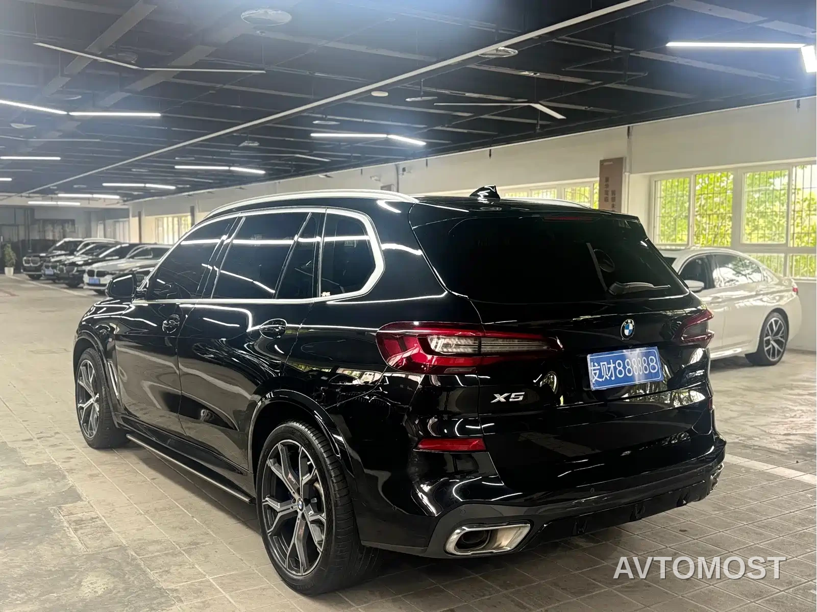 BMW X5 2023 xDrive 40Li M Sport Package — фото 6