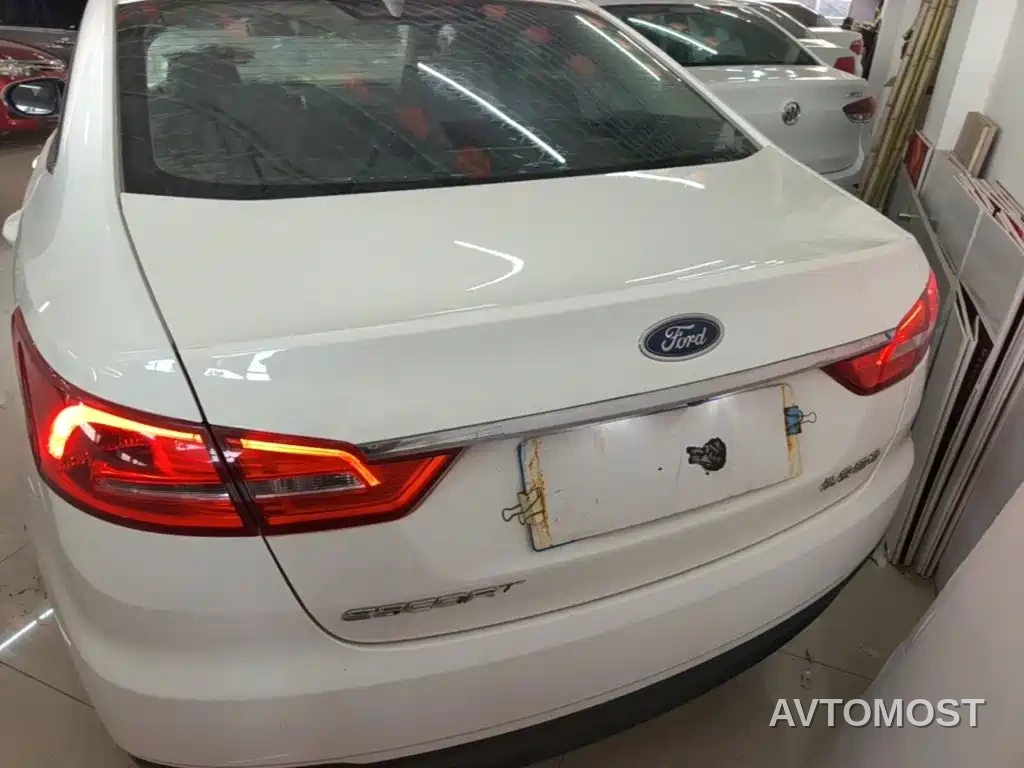 Ford Escort 2019 Facelift 1.5L Auto Comfort Edition China VI — фото 4