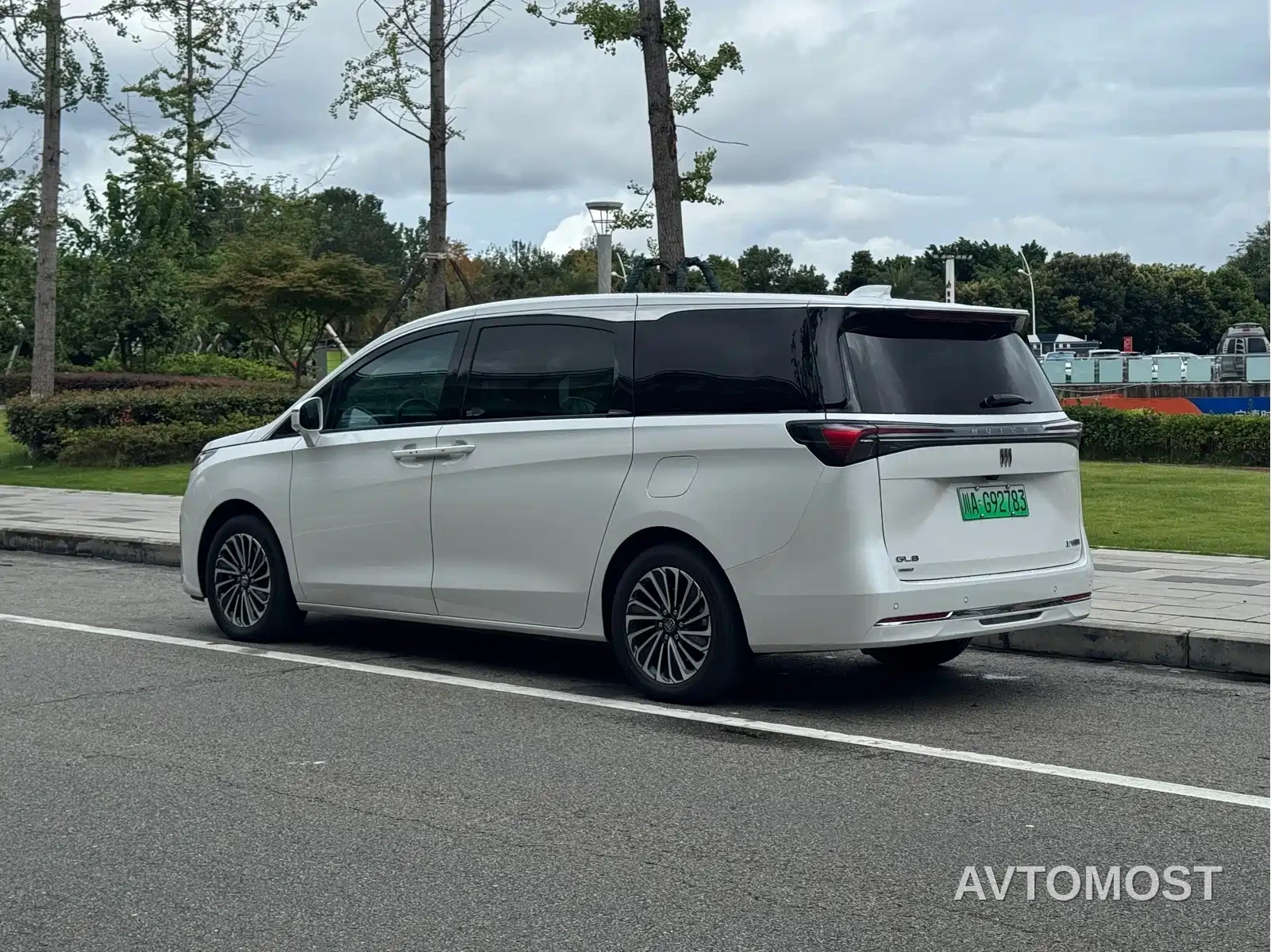 Buick GL8 New Energy 2025 Land Honor Premium Edition 7-Seater — фото 3