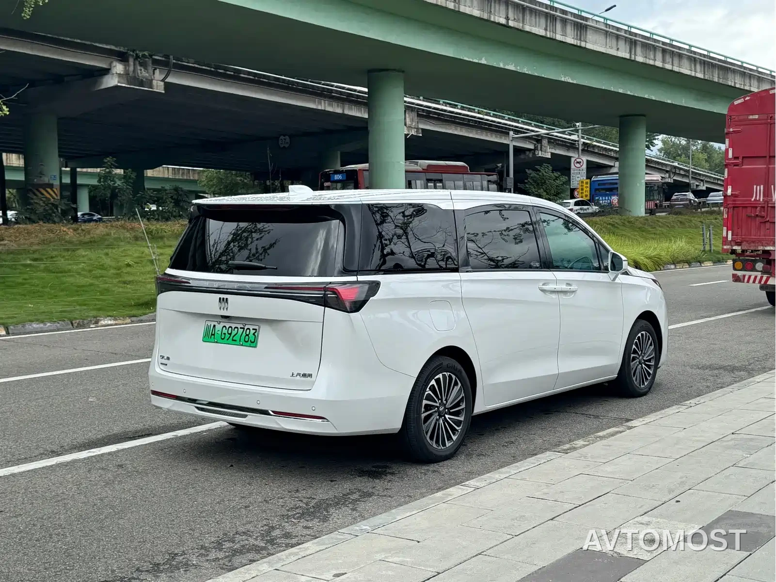 Buick GL8 New Energy 2025 Land Honor Premium Edition 7-Seater — фото 5