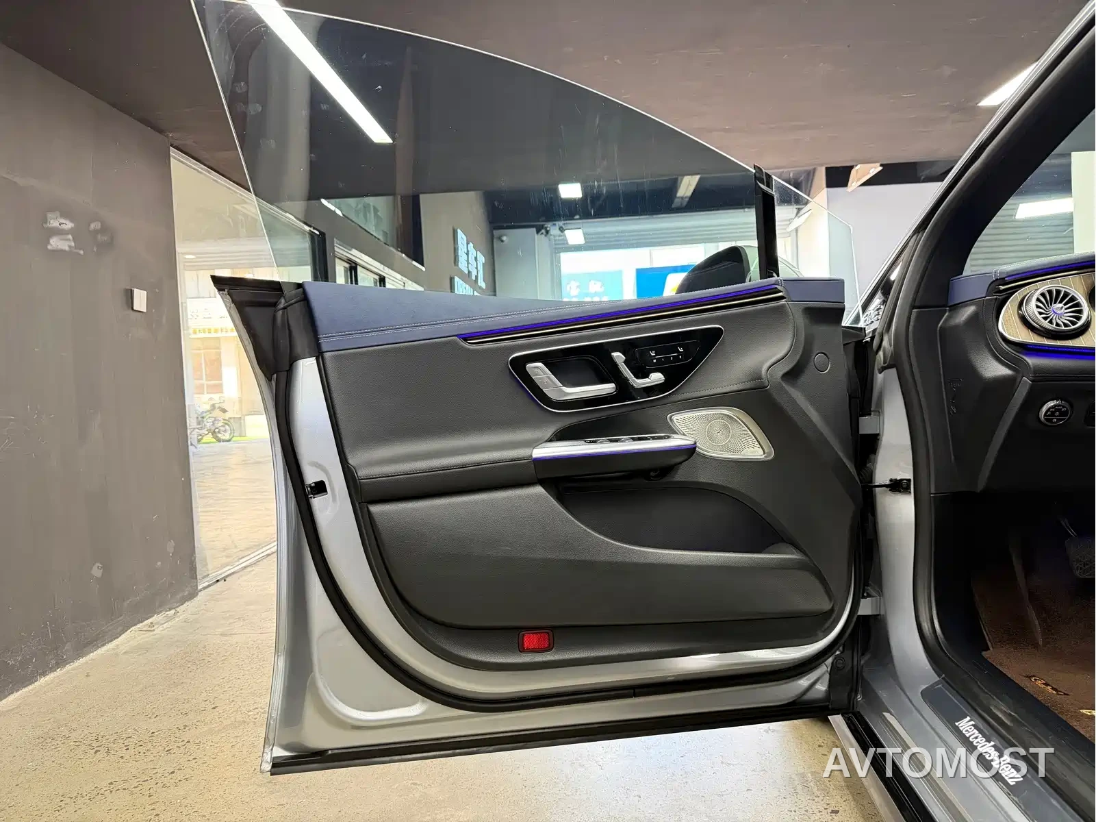 Mercedes-Benz EQE 2022 350 Luxury Edition — фото 21
