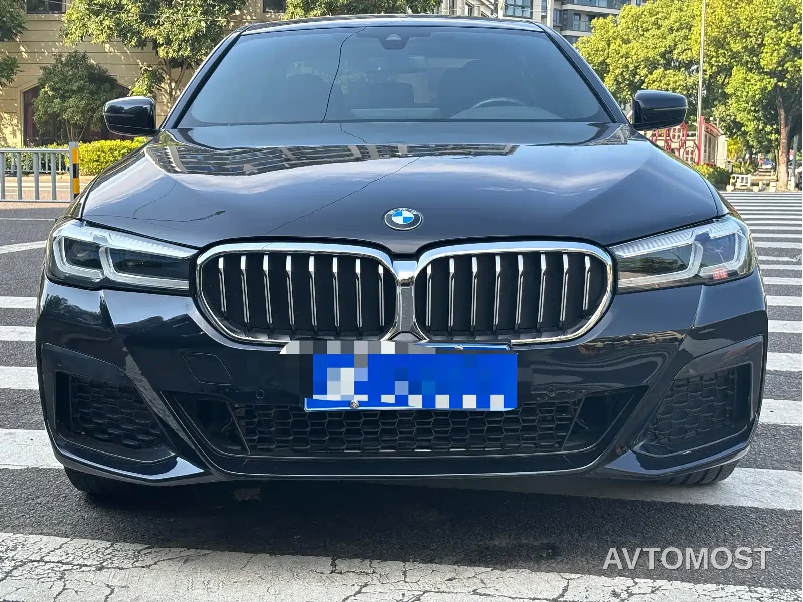 BMW 5 Series 2023 530Li Leading Luxury Package — фото 2