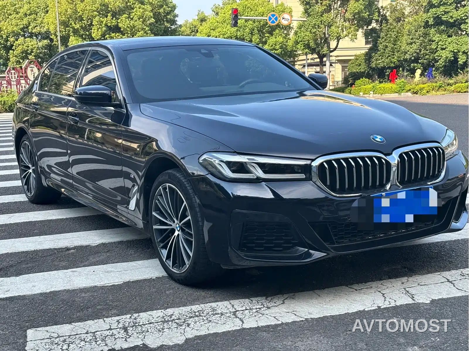 BMW 5 Series 2023 530Li Leading Luxury Package — фото 3
