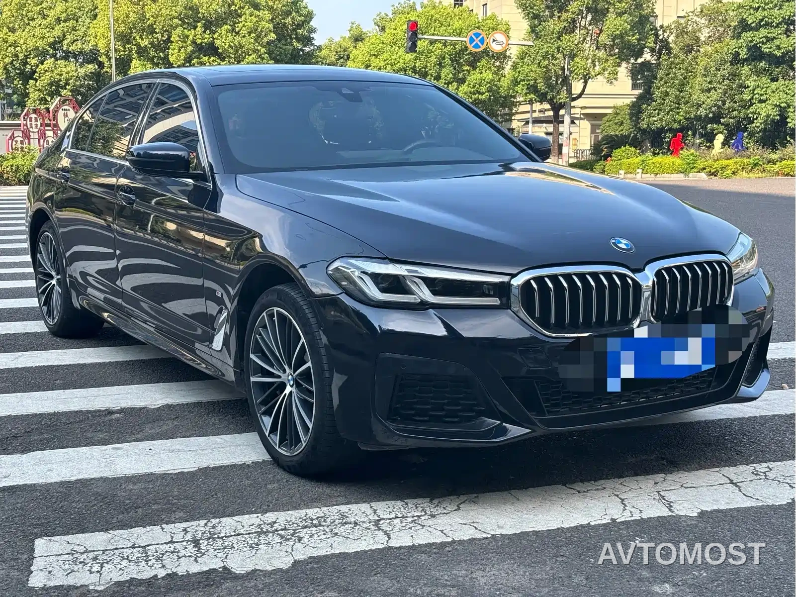 BMW 5 Series 2023 530Li Leading Luxury Package — фото 4
