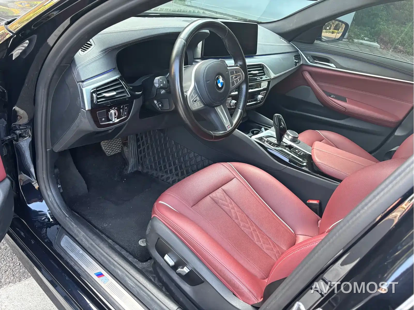 BMW 5 Series 2023 530Li Leading Luxury Package — фото 6