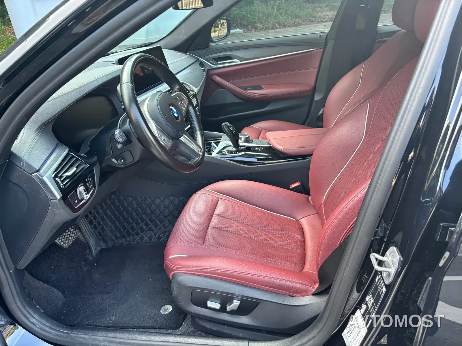 BMW 5 Series 2023 530Li Leading Luxury Package — фото 8