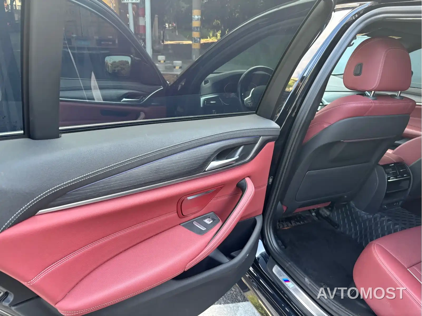 BMW 5 Series 2023 530Li Leading Luxury Package — фото 9