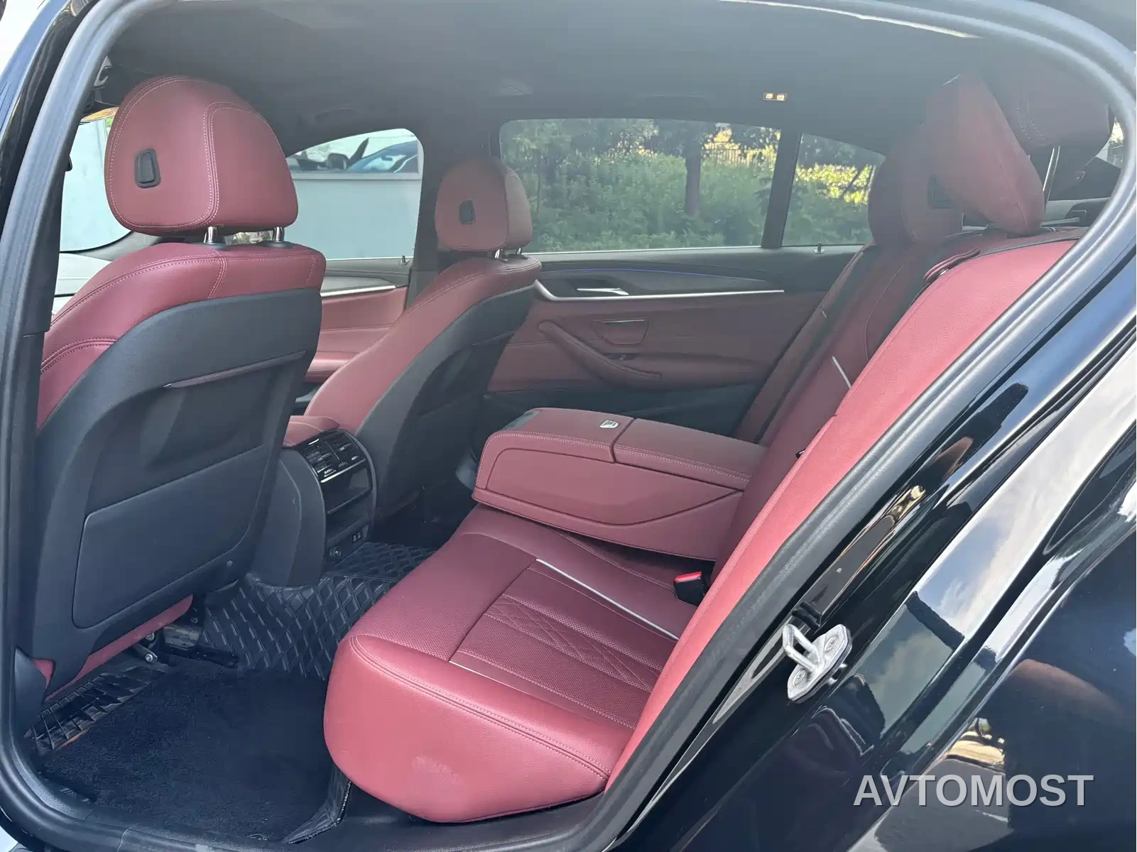 BMW 5 Series 2023 530Li Leading Luxury Package — фото 13