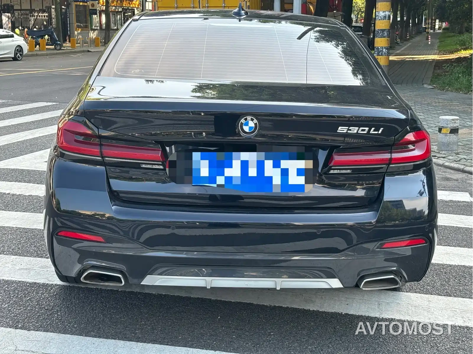 BMW 5 Series 2023 530Li Leading Luxury Package — фото 18
