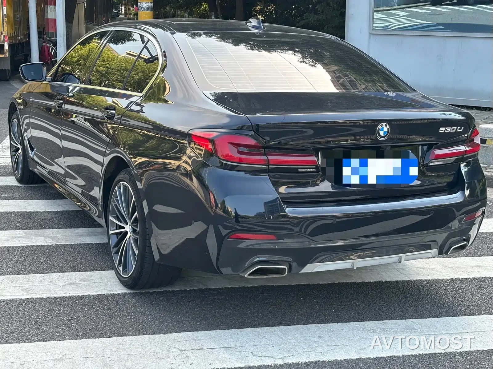 BMW 5 Series 2023 530Li Leading Luxury Package — фото 19