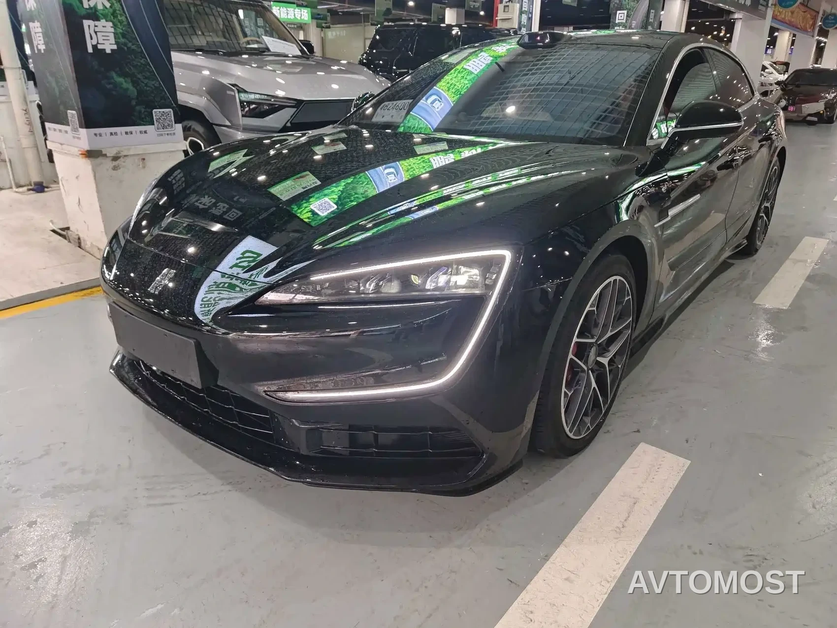 Yangwang U7 2025 Model PHEV 5-Seat Luxury — фото 1