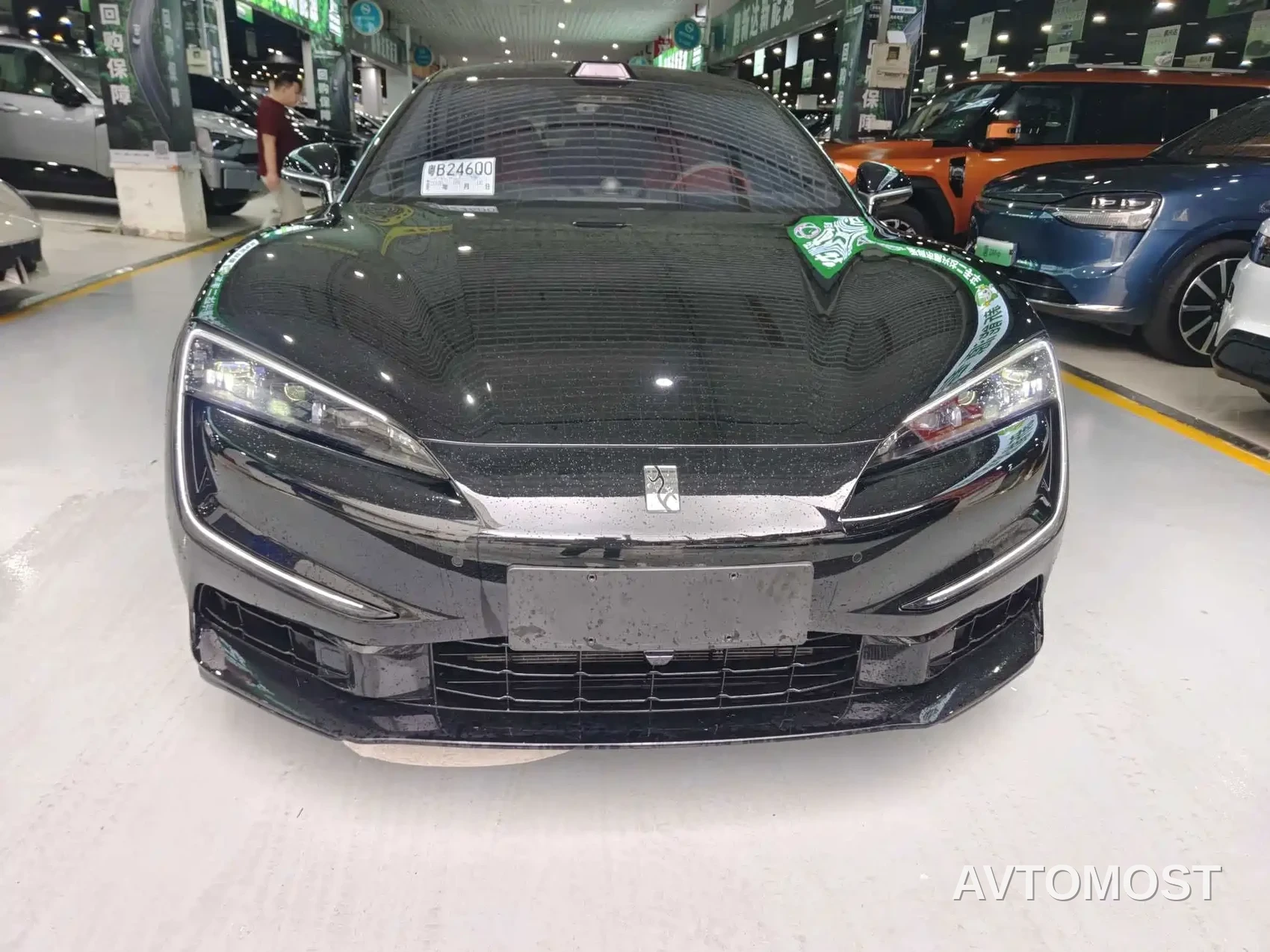 Yangwang U7 2025 Model PHEV 5-Seat Luxury — фото 2