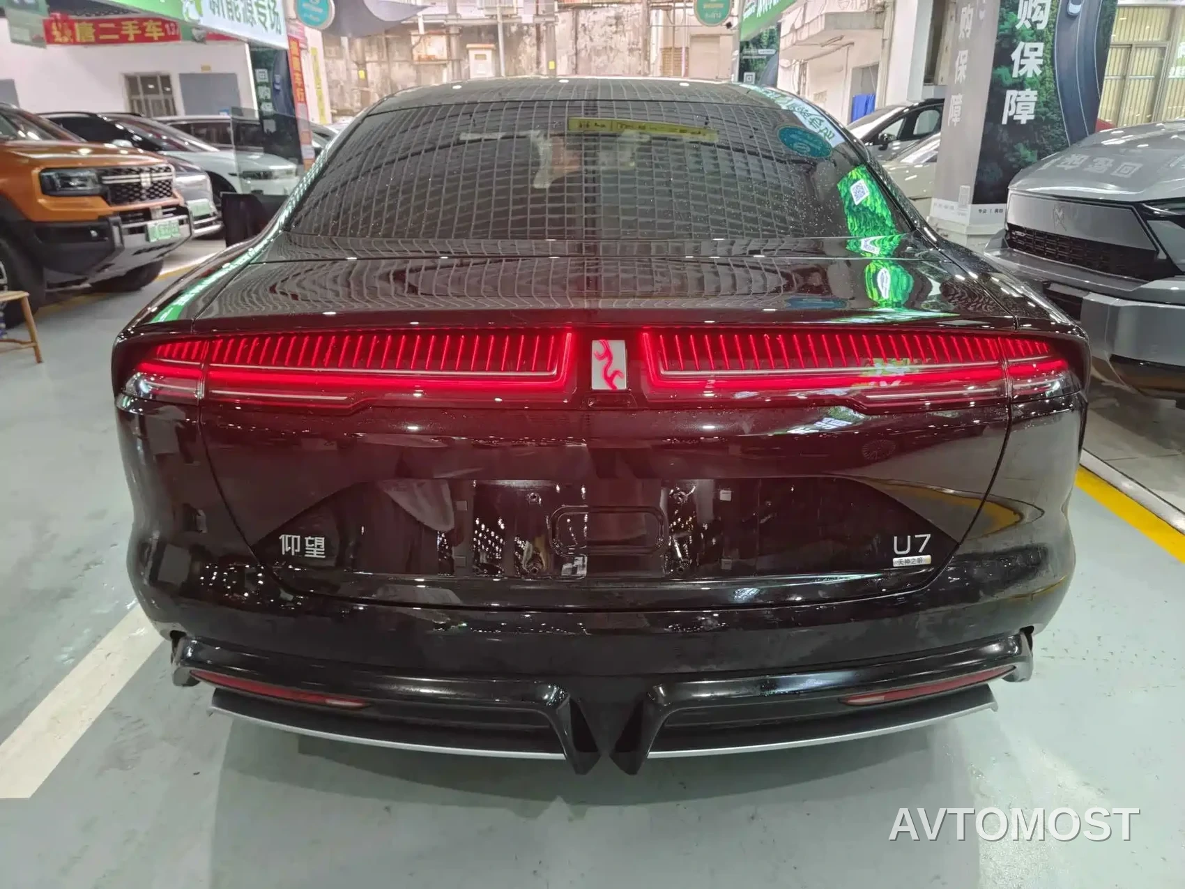 Yangwang U7 2025 Model PHEV 5-Seat Luxury — фото 4