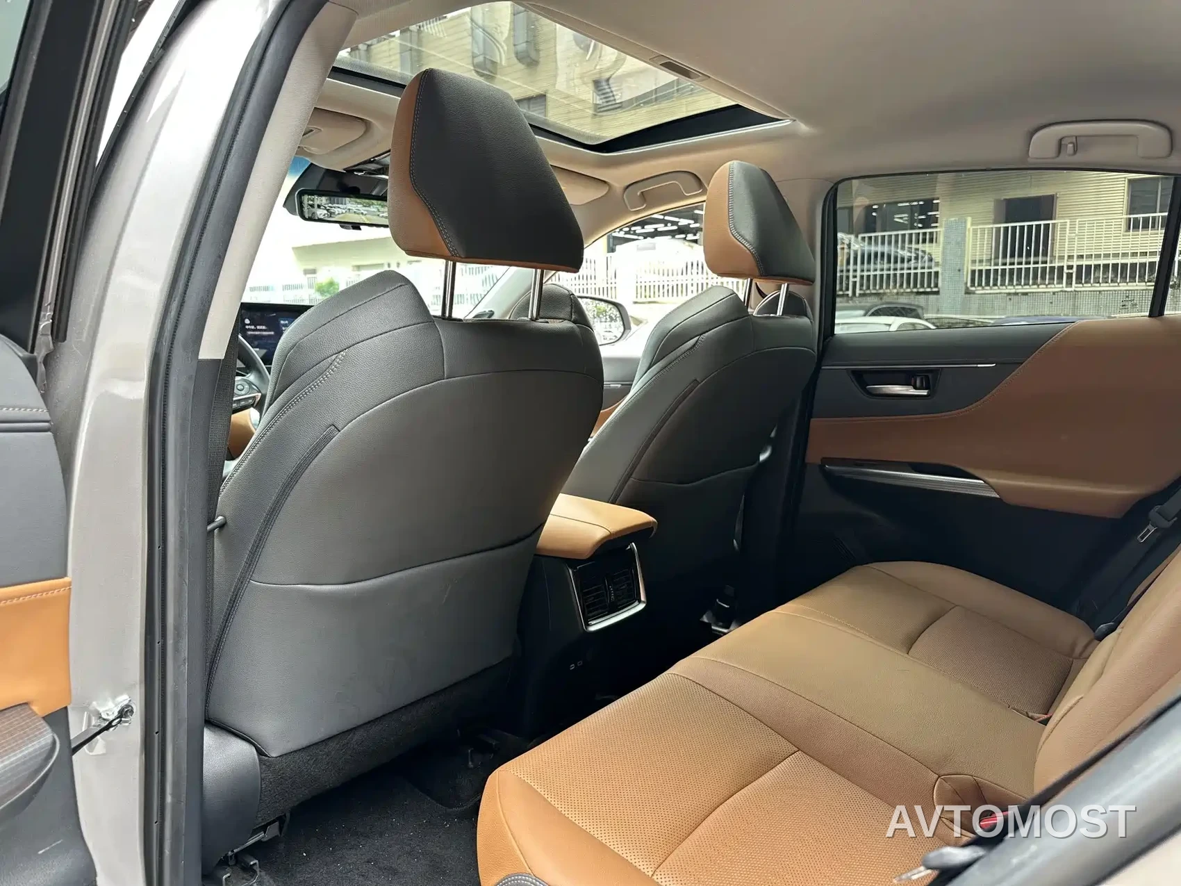 Toyota Venza 2023 Model 2.5L Smart Hybrid 2WD Tech Edition — фото 13