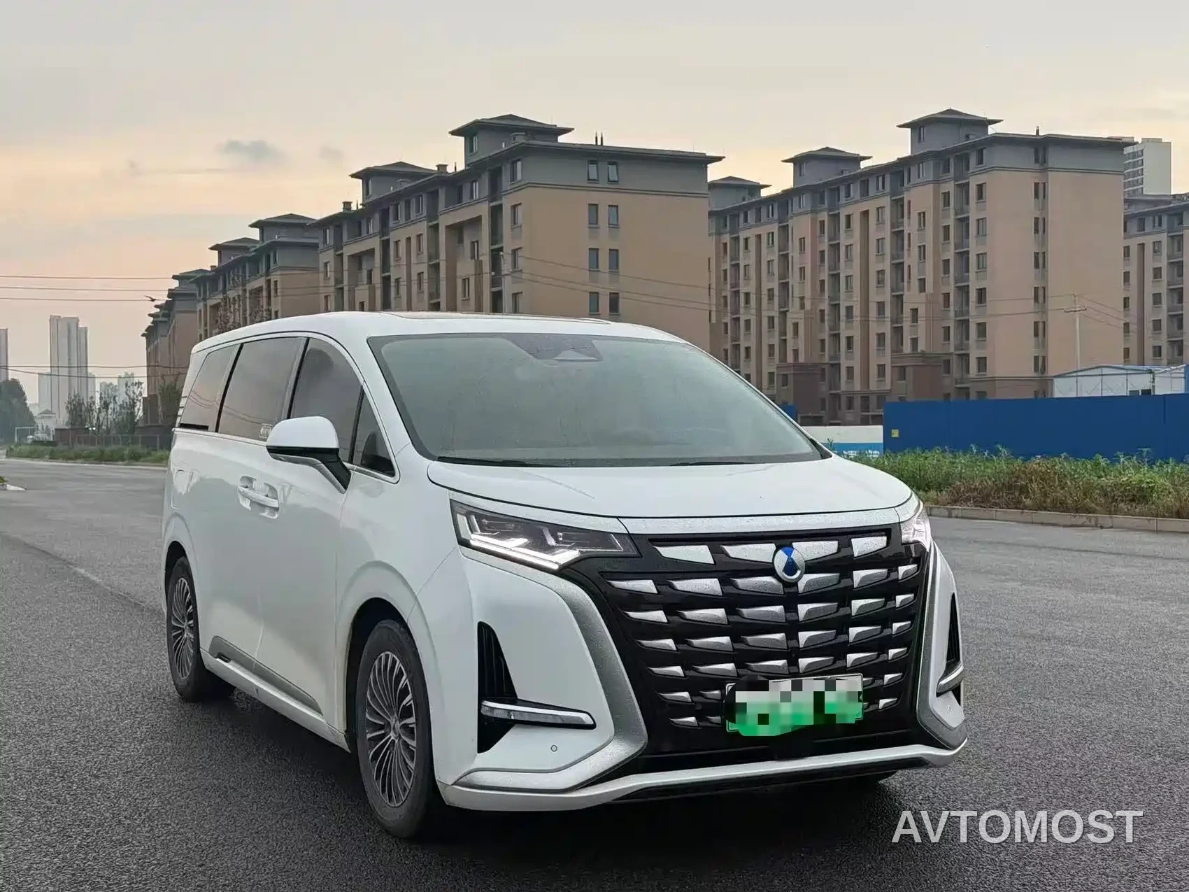 Denza D9 2022 DM-i 970 All-Wheel Drive Honor Edition — фото 3