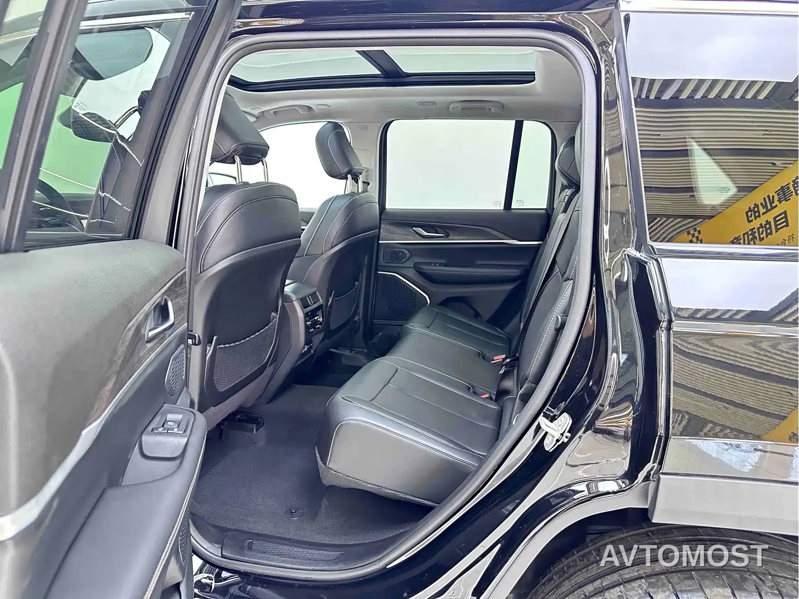 Jeep Grand Cherokee 4xe (Import) 2024 4xe Summit Edition — фото 9