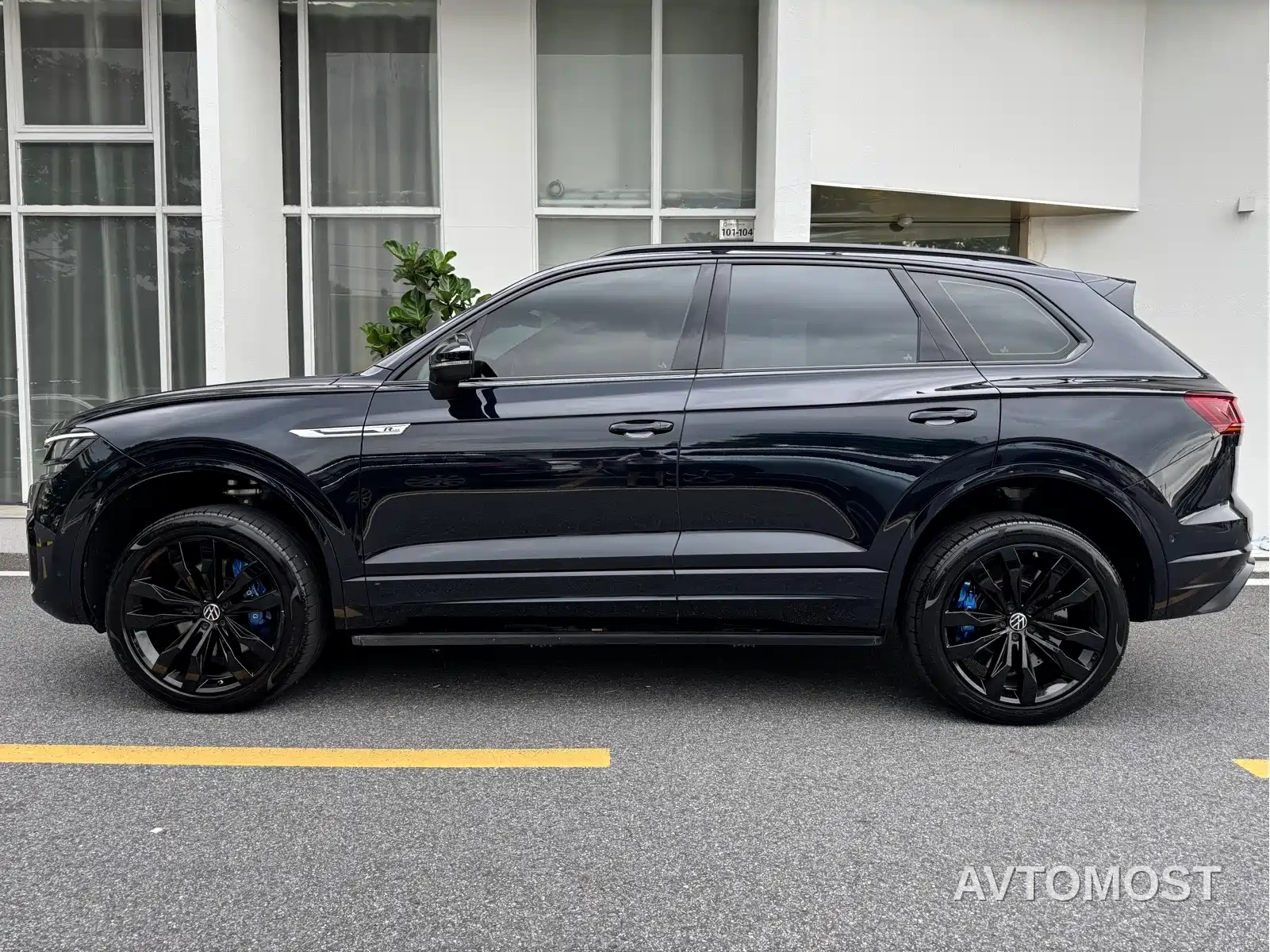Volkswagen Touareg 2021 3.0TSI R-Exclusive — фото 4