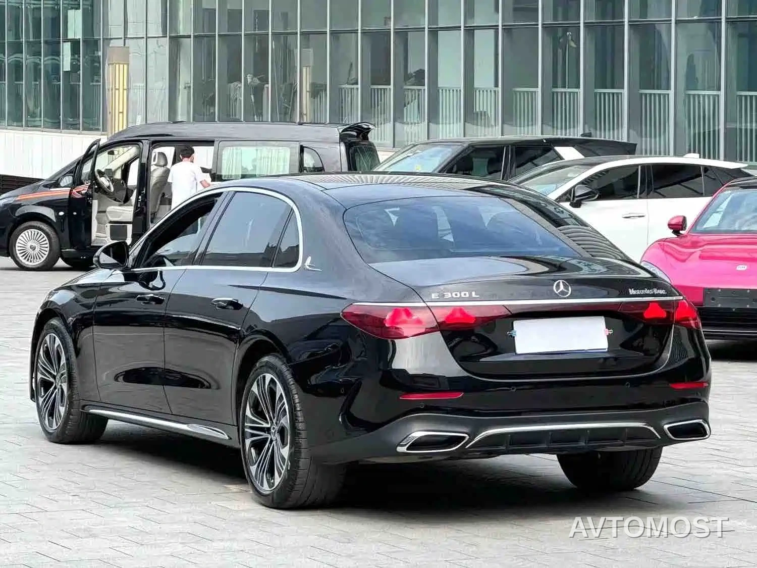 Mercedes-Benz E-Class 2024 E 300 L Fashion — фото 3