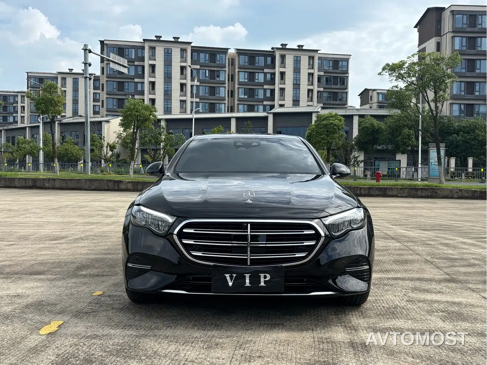 Mercedes-Benz E-Class 2024 Model E 300 L Luxury — фото 2