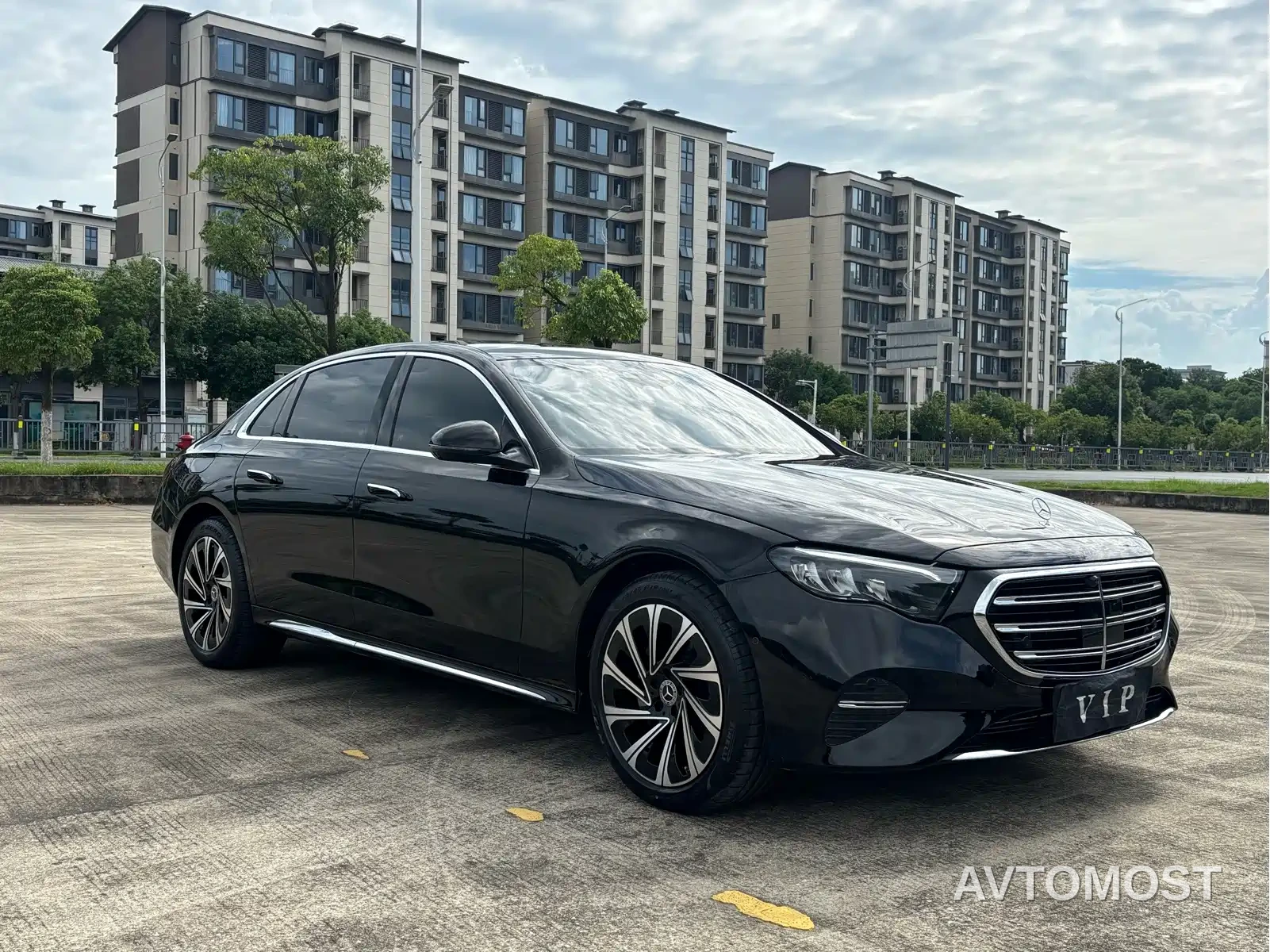 Mercedes-Benz E-Class 2024 Model E 300 L Luxury — фото 3