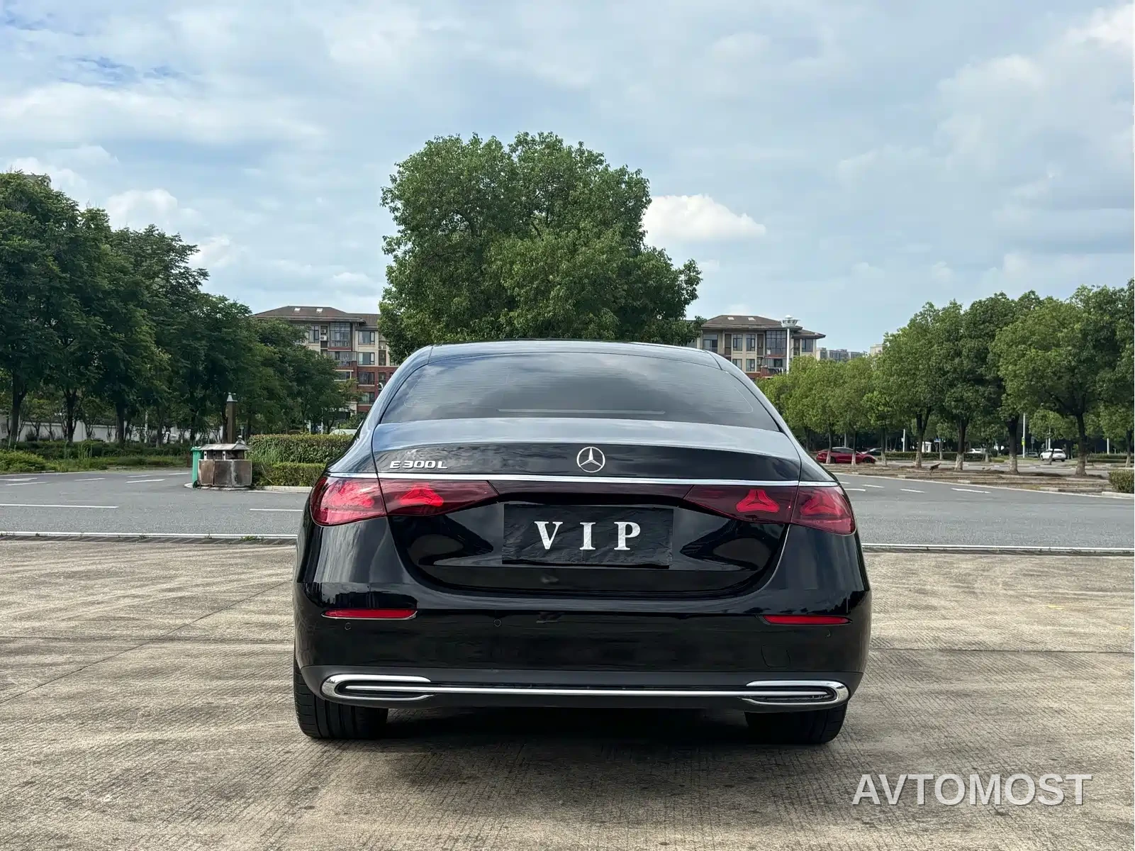 Mercedes-Benz E-Class 2024 Model E 300 L Luxury — фото 6
