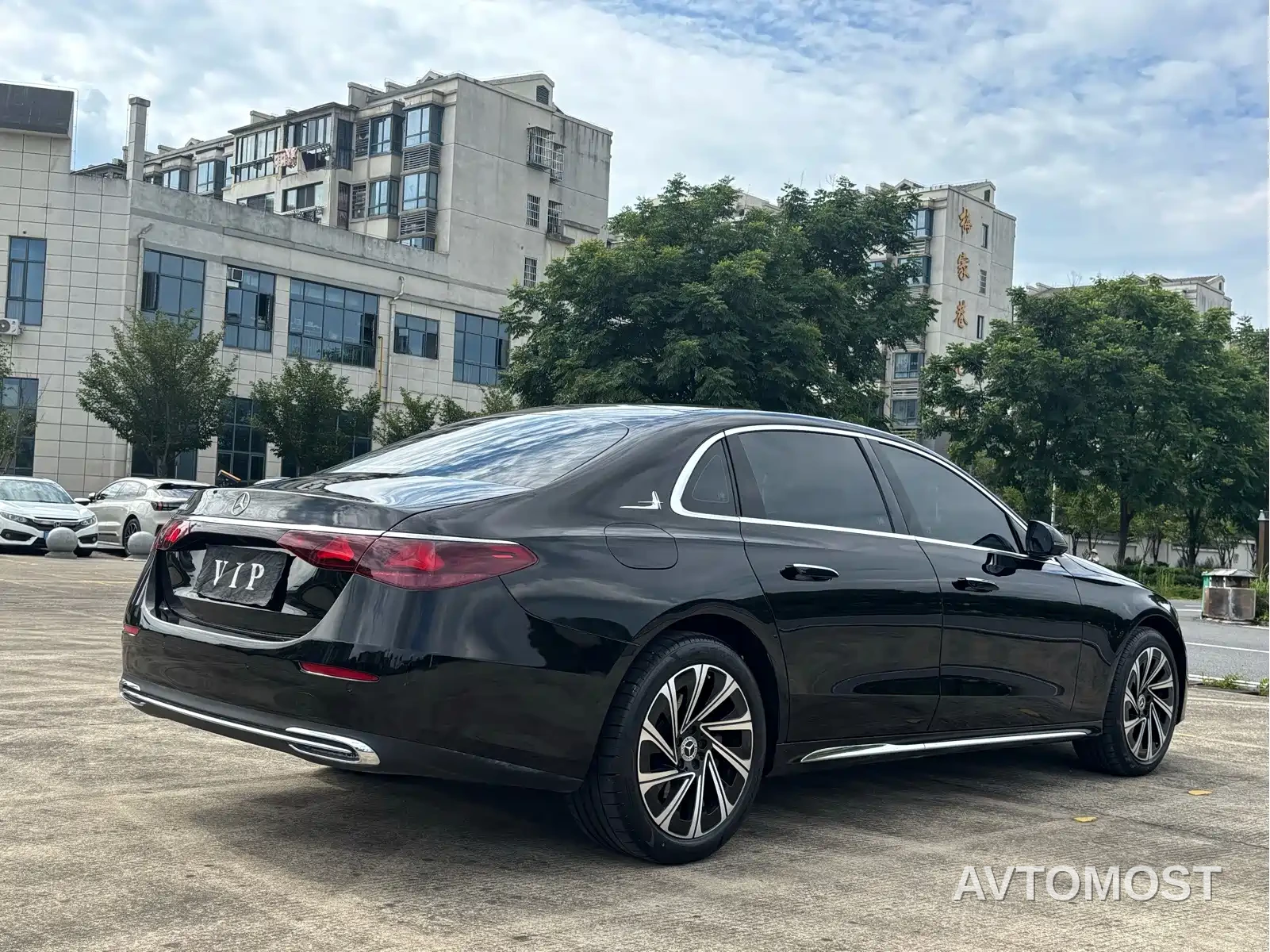 Mercedes-Benz E-Class 2024 Model E 300 L Luxury — фото 7