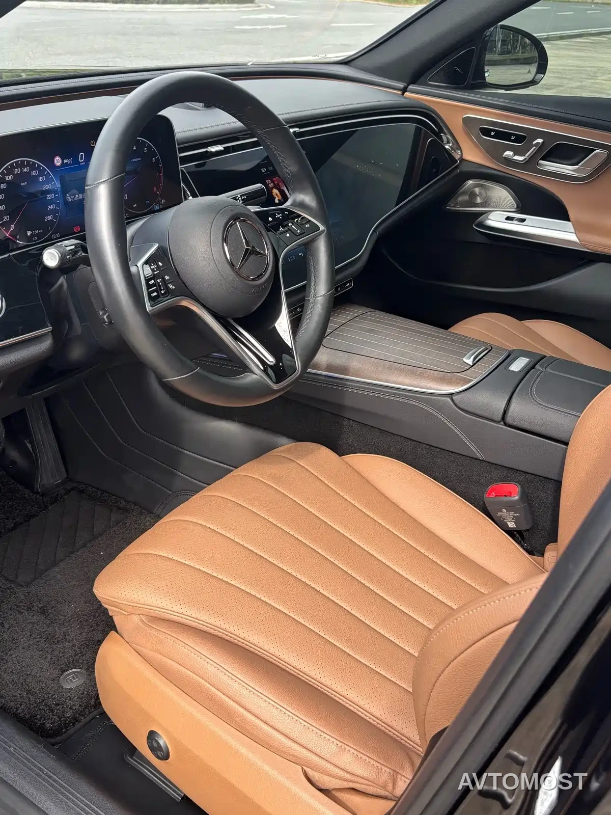 Mercedes-Benz E-Class 2024 Model E 300 L Luxury — фото 8